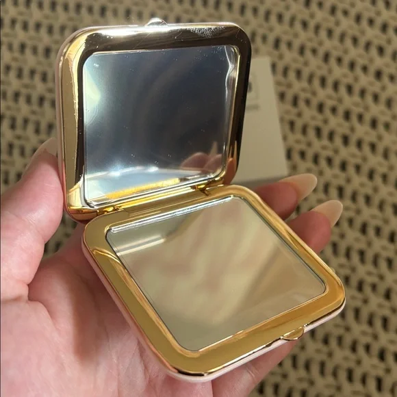 Authentic Miu Miu Pink Modern Quilted Double Sided Dual Compact Mirror - NEW - Picture 2 of 6